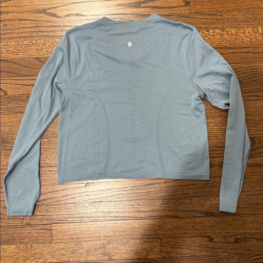Lululemon Swiftly Open-Hole V-Neck Long-Sleeve Shirt in Steel Blue size 6 - Picture 4 of 4